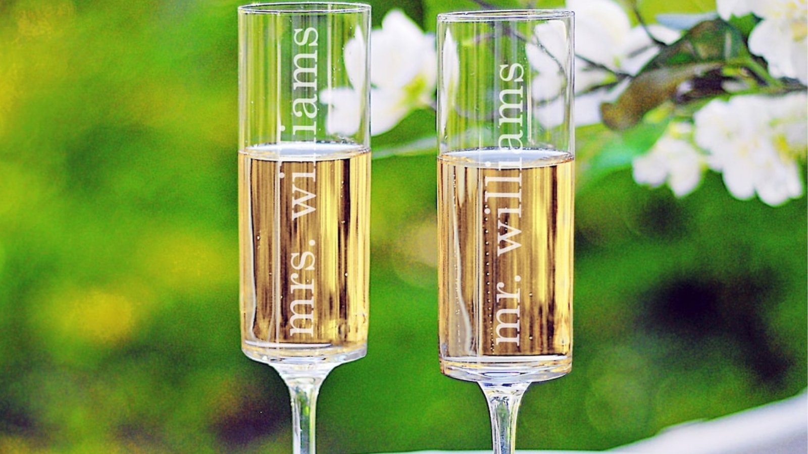 elegant Mr & Mrs personalized champagne flutes, perfect for any wedding occasions